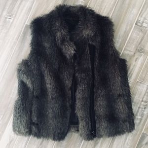 NWOT Banana Republic Faux Fur Vest L